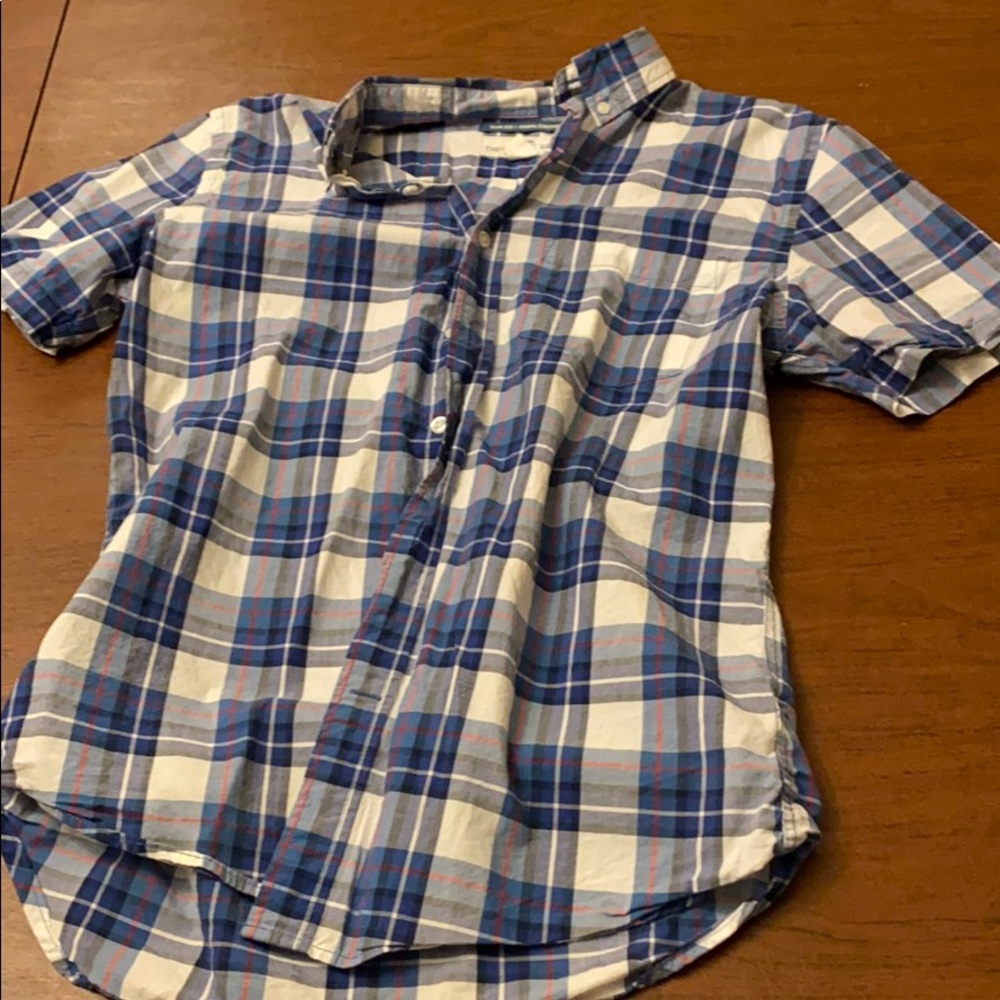 Stripped buttoned down collared shirt